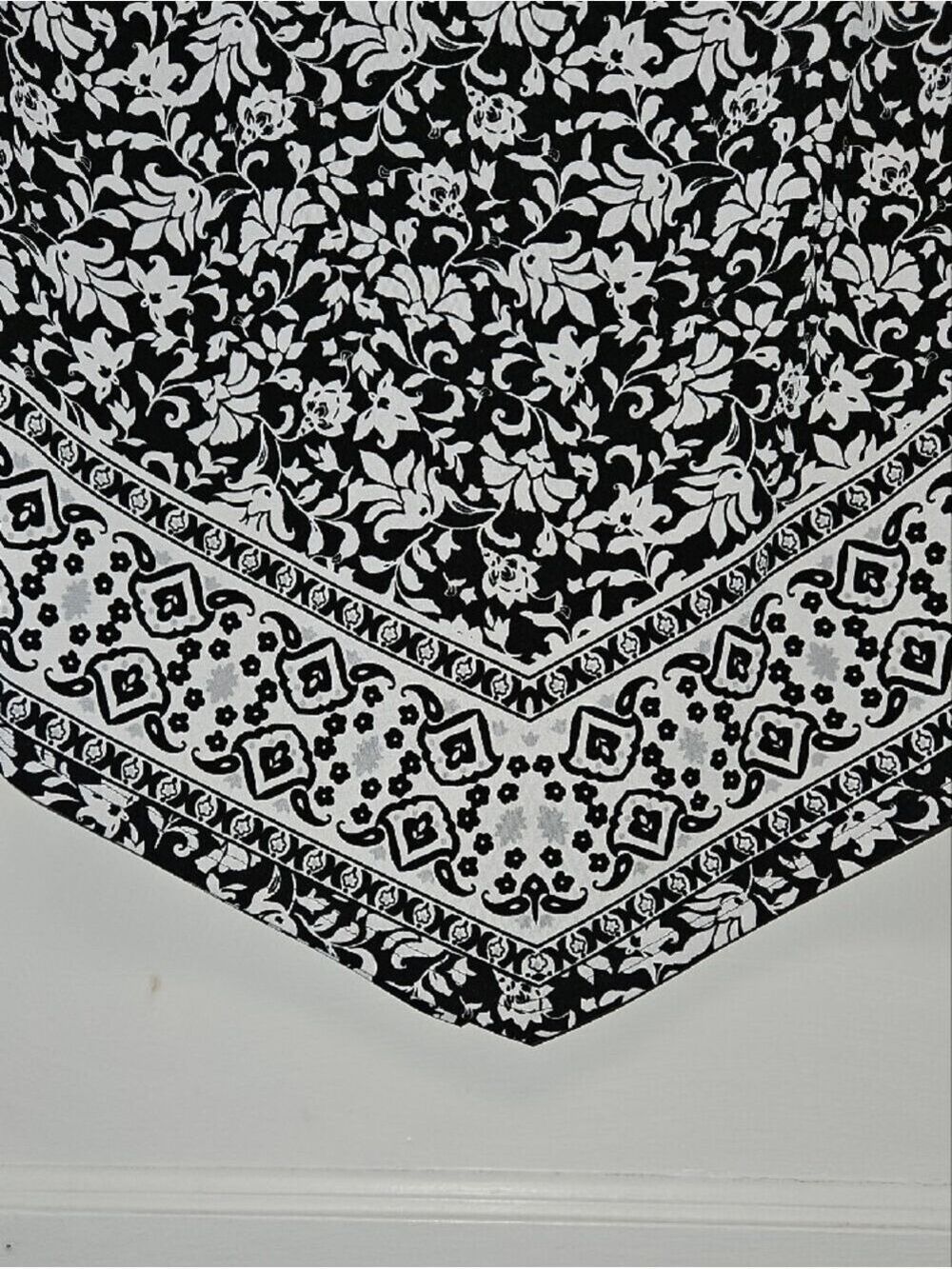 WHBM Black and White Floral Border Tank Top Med - Picture 7 of 8